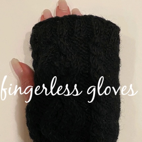 Accessories - Fingerless wool gloves w/fleece lining.